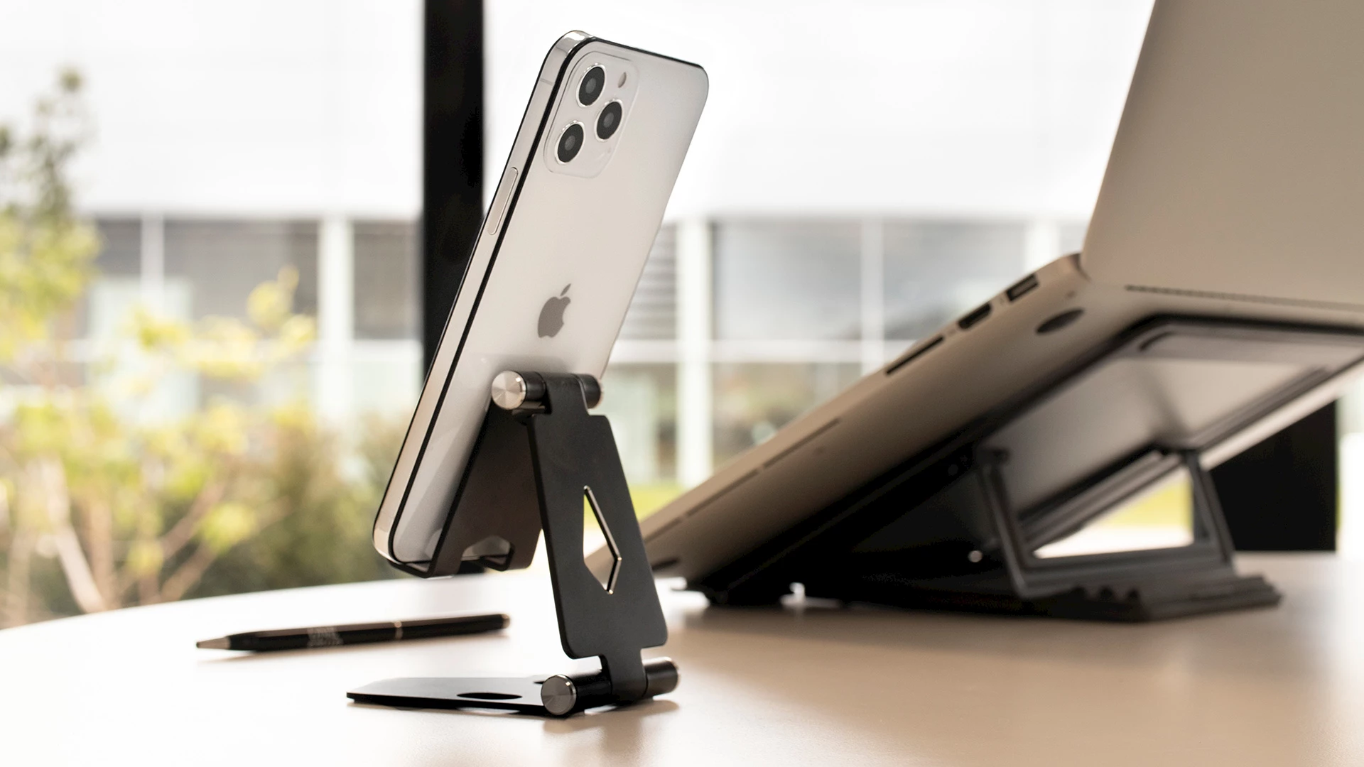 2021 06 Slider3 Phone Stand