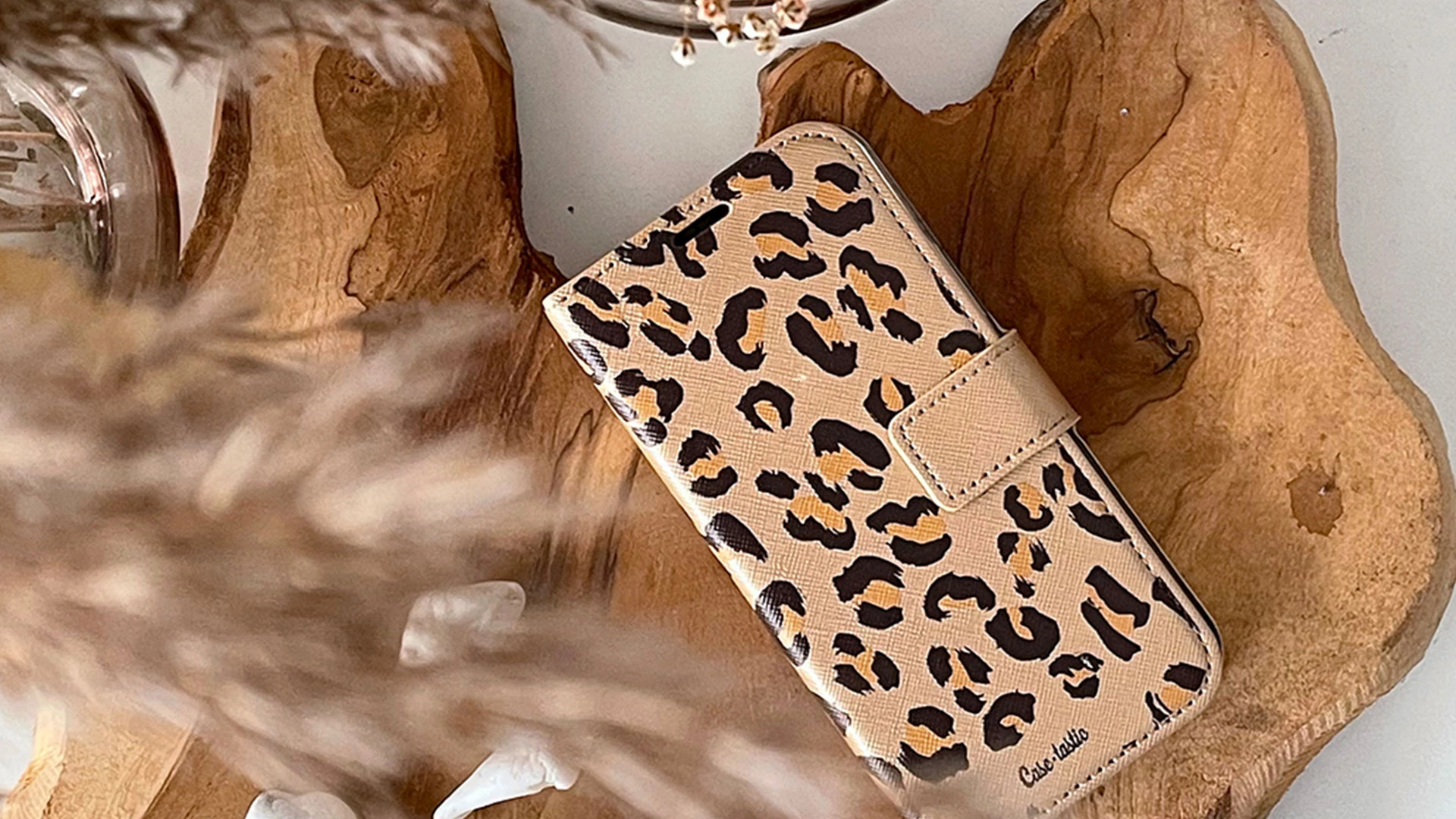 2021 06 Casetastic Slider Leopard Wallet